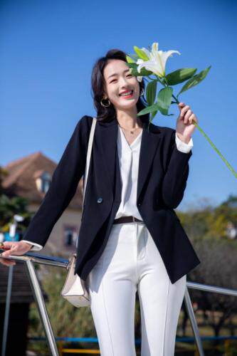 现货时尚简约小西装，女装西装，千浪依族