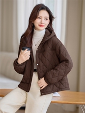 现货!2025年冬季时尚连帽加厚女外套，女装棉衣/棉服，依恋蒂丝
