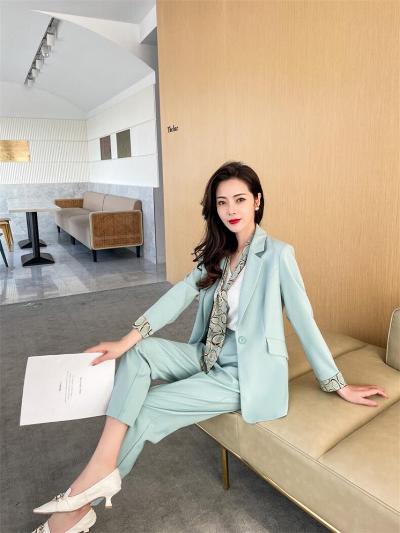 风衣，西装外套、套装、，女装风衣，歌芮佳