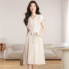 2026夏季绑带V领法式短袖高腰显瘦连衣裙女设计感赫本温柔风长裙，女装连衣裙，艾米