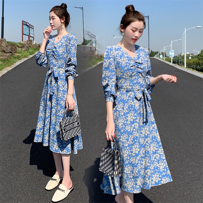 新款碎花连衣裙设计感气质收腰显瘦法式系带长裙子中国2025，女装连衣裙，依多米