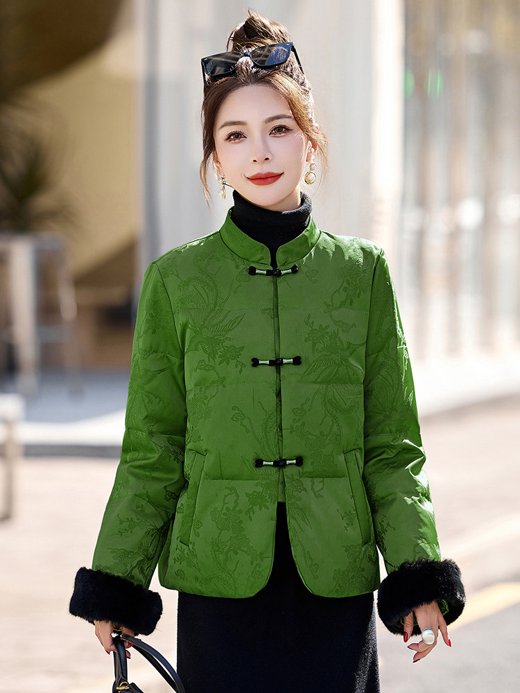 新中式G风羽绒服女2025冬新款今年流行小个子短款亮色盘扣外套,女装羽绒服,衣之秀