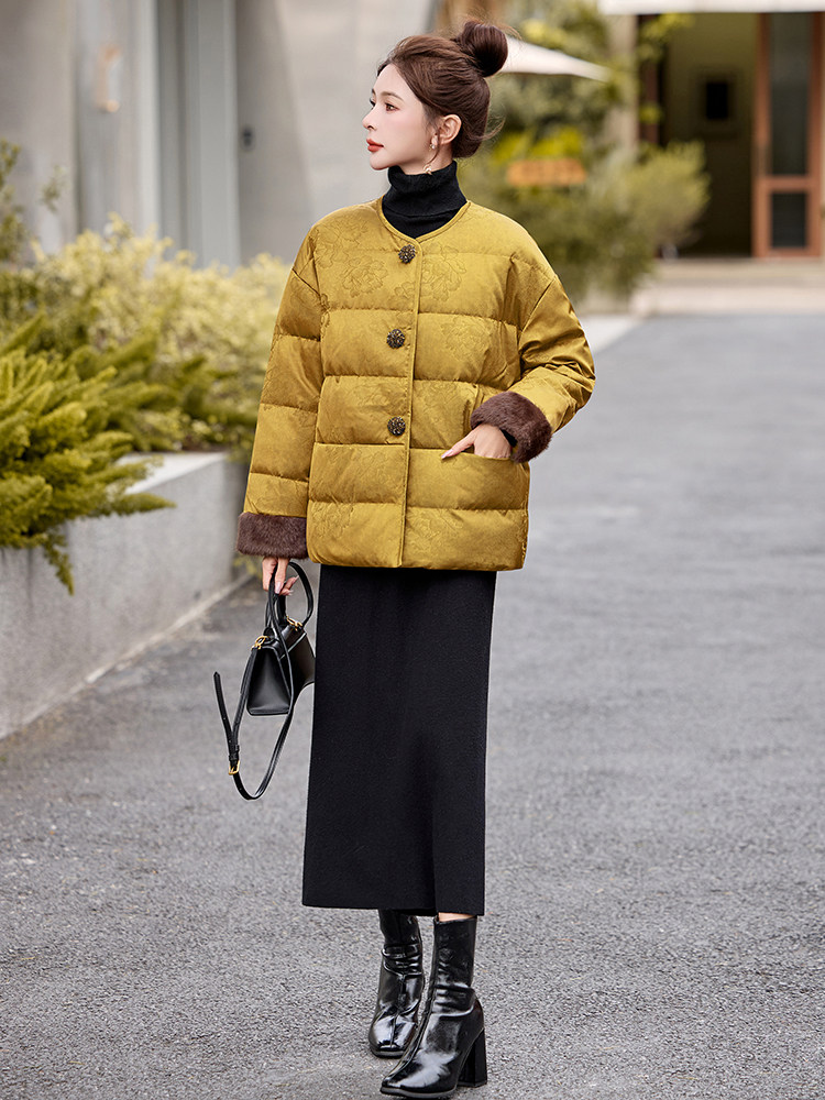 现货。现货。2025年冬季羽绒保暖新中式羽绒服,女装羽绒服,艾仟回(原伊仟回)