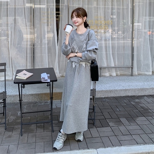 减龄超好看卫衣套装裙女初秋穿搭一整套2025新款绝美半身裙两件套图片