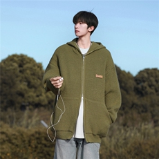墨绿色