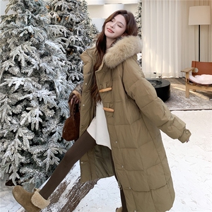 8822长款连帽狐狸毛领宽松阔版加厚保暖羽绒服女图片