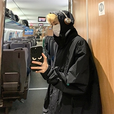 黑色