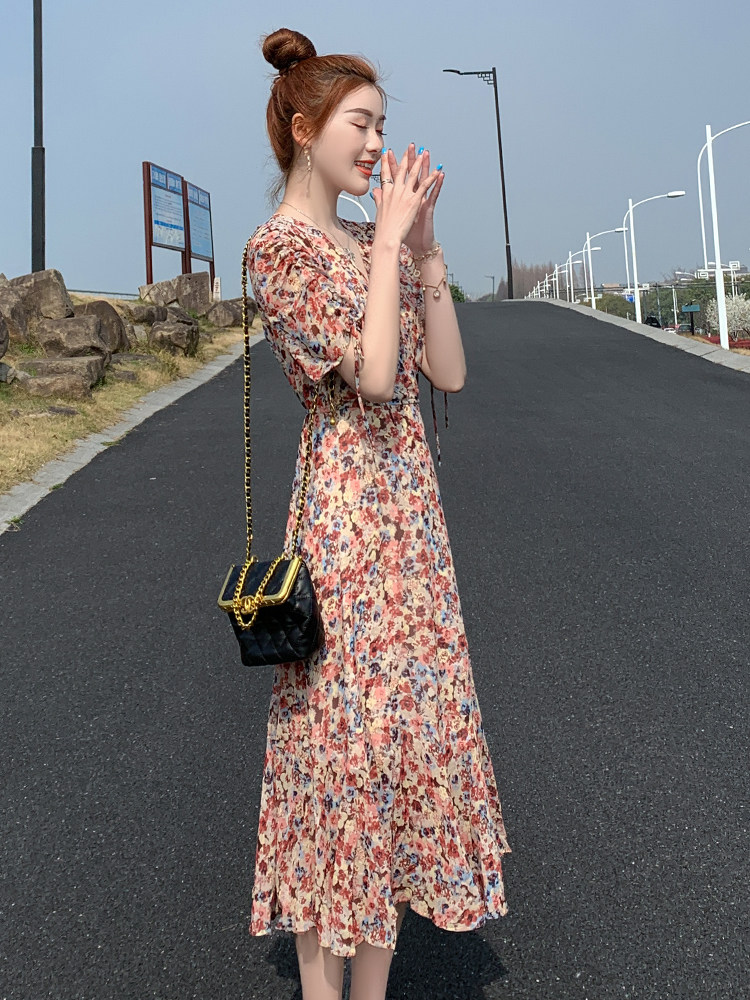 连衣裙女夏季新款法式浪漫气质V领碎花修身显瘦性感长礼服裙,女装连衣裙,依多米