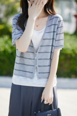假两件条纹短袖t恤女2025夏季新款宽松百搭薄款设计感V领上衣服，女装T恤，片语羊绒
