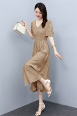 2024年夏季新款女装气质简约洋气减龄中长款纯色时尚百搭连衣裙，女装连衣裙，拾衣