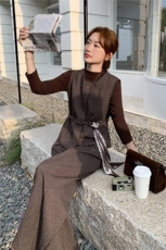 主推现货时髦减龄遮肉显瘦凸显甜酷气质设计感马甲三件套丝巾腰带，女装套装/套裙，尚娜萱