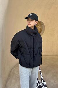 2021短款羽绒服、欧韩时尚、百搭、超新面料、钮扣设计图片