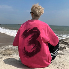 玫红色