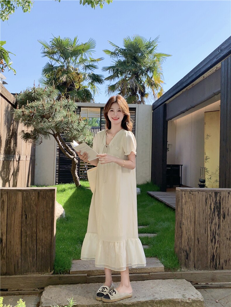 2026新款夏季复古花朵宽松绑带泡泡袖正肩V领连衣裙女夏,女装连衣裙,艾米莉亚