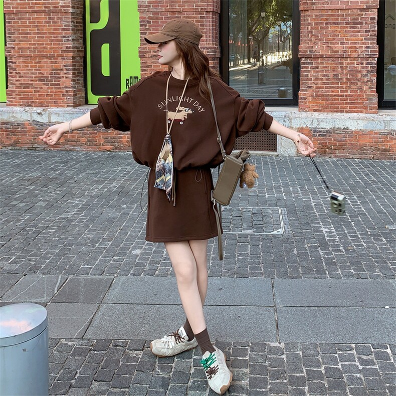 韩系巨好看休闲咖色卡通卫衣半身裙套装女春秋小个子巨好看两件套图片