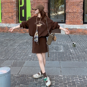 韩系巨好看休闲咖色卡通卫衣半身裙套装女春秋小个子巨好看两件套图片