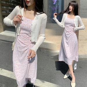 现货2024年春季网红女新款吊带碎花连衣裙加披肩针织两件套图片