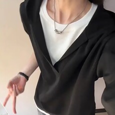 黑色