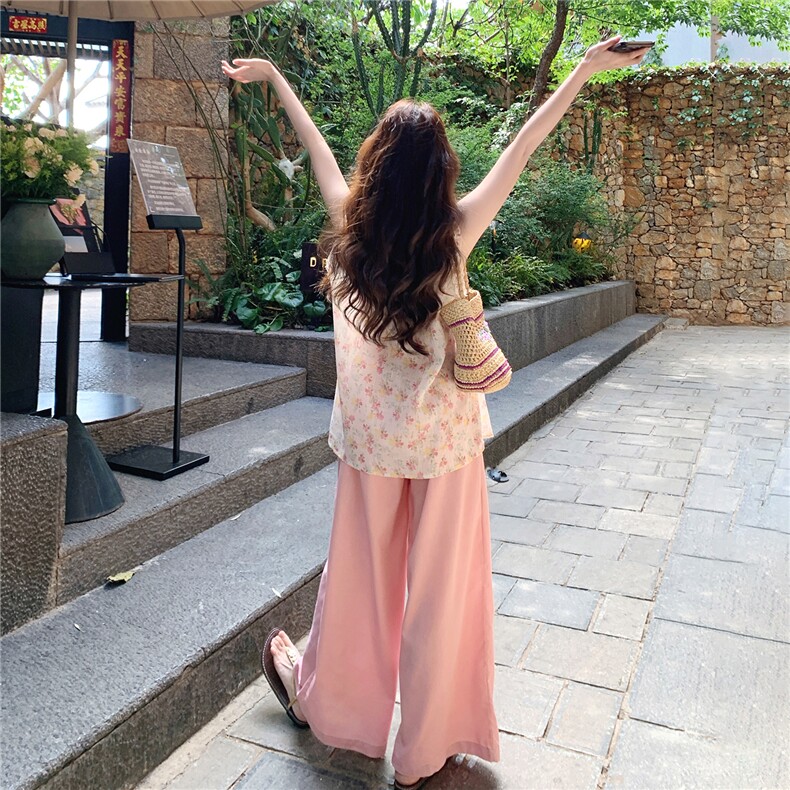 夏日少女风套装2026新款韩式碎花木耳边背心宽松阔腿裤两件套裤,女装套装/套裙,冬木谷雨