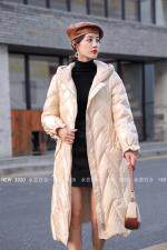 时尚修身版长款羽绒服90绒，女装羽绒服，水恋百合