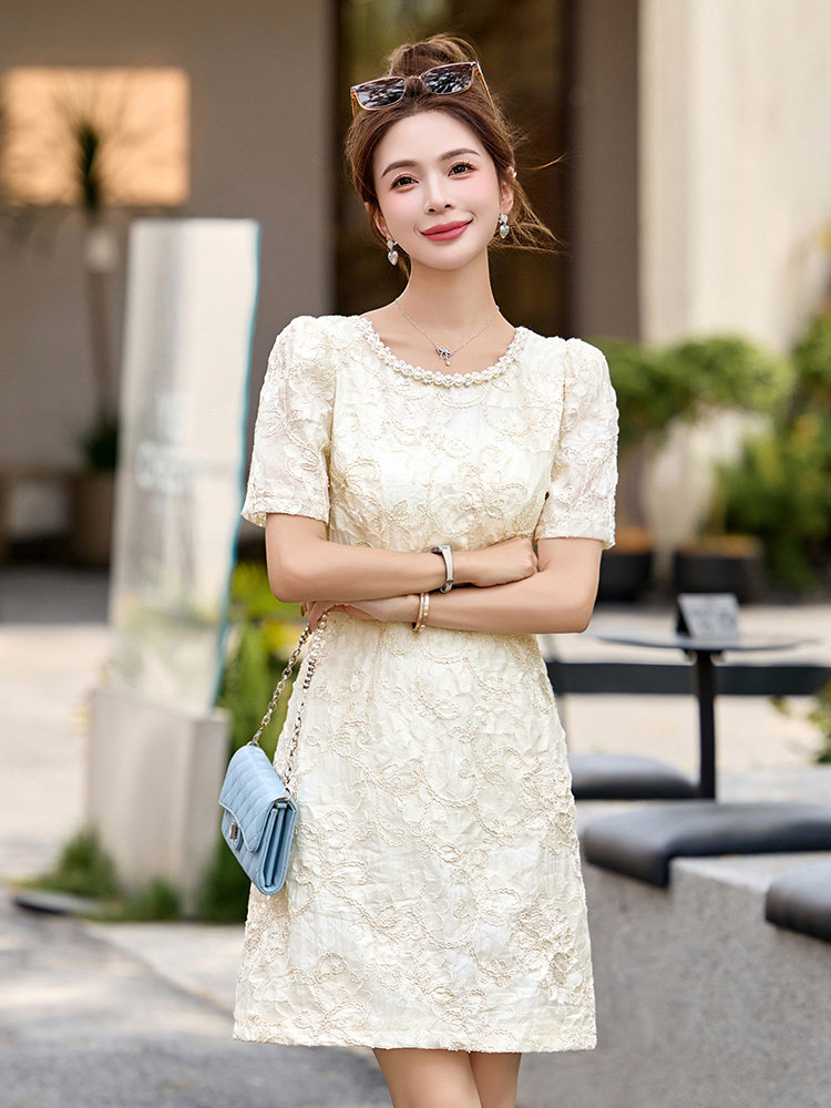 小香风提花刺绣连衣裙女2026夏季新款圆领钉珠小个子修身显瘦裙子,女装连衣裙,美沁