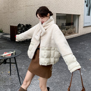 2025年冬季新款羊羔毛拼接羽绒服女90白鸭绒外套配围巾图片