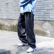 黑色