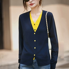 韩系V领假两件针织毛衣开衫女秋冬撞色绝美设计宽松大码加厚上衣,女装羊毛衫,菲奥羊绒,清河羊绒市场 韩系V领假两件针织毛衣开衫女秋冬撞色绝美设计宽松大码加厚上衣,女装羊毛衫,菲奥羊绒,清河羊绒市场