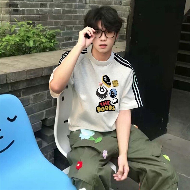 抖音得物品质二开240克宽松纯棉美式潮牌印花三条杠中性风短袖T恤,男装T恤,电商A486