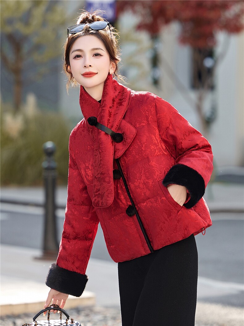 过年红色羽绒服女2025年冬季新款洋气时髦围脖加厚保暖白鸭绒外套,女装羽绒服,拾衣