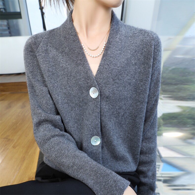 25秋冬V领100%羊毛开衫女贝壳扣针织长袖外套宽松羊绒衫外搭上衣,女装羊绒衫,昭美羊绒