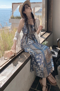 碎花吊带连衣裙2025夏法式复古气质波西米亚旅游度假风时尚仙女裙图片