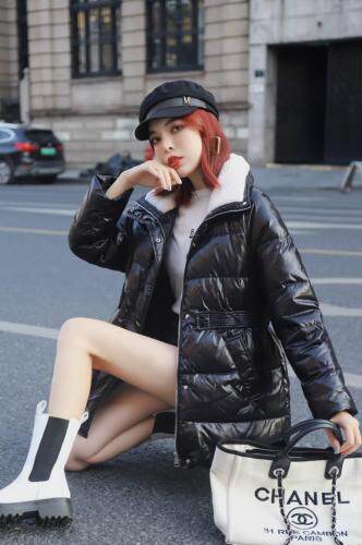 2021冬款上新拼羊羔绒领收腰设计90白鸭绒羽绒服，女装羽绒服，红雀纺