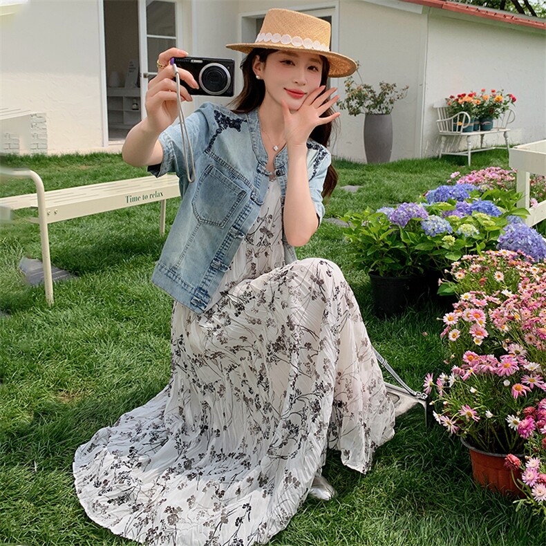 法式甜美蝴蝶碎花挂脖连衣裙女夏2025年新款宽松度假气质仙女长裙,女装套装/套裙,纯色衣恋
