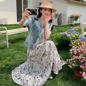 法式甜美蝴蝶碎花挂脖连衣裙女夏2025年新款宽松度假气质仙女长裙图片