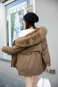 加绒牛仔外套和派克服图片