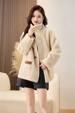 2025年冬季羊羔毛潮休闲新款短款外套，女装羊羔毛/颗粒绒，秀美人生