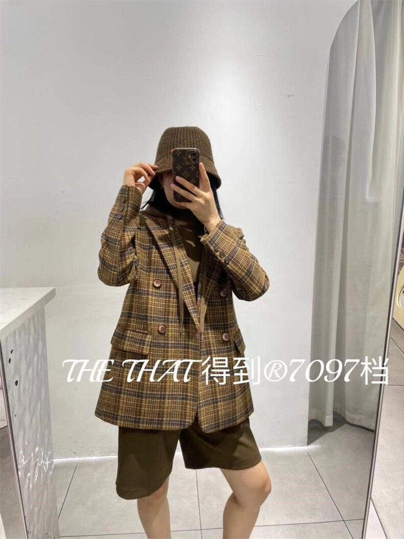 羊呢西服带帽外套，其它，得到THETHAT