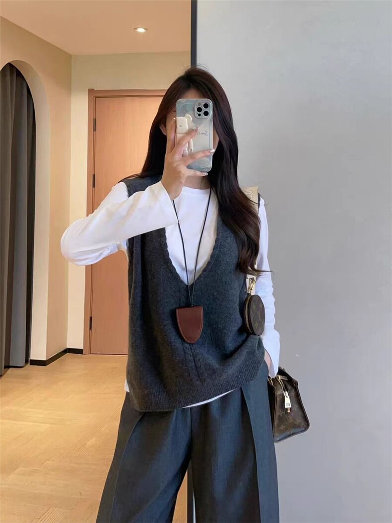2025秋冬百搭时尚简约侧开叉麻花马甲针织衫，女装针织衫/毛衣，米咔羊绒
