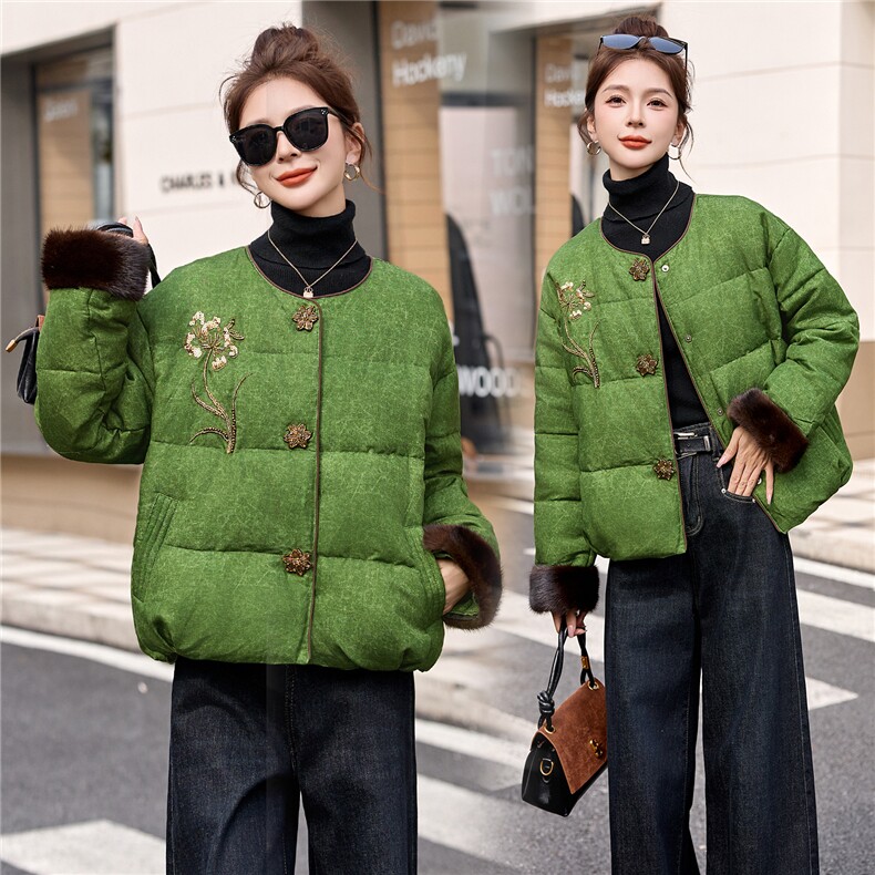 现货现货2025年冬季新中式短款刺绣羽绒服，女装羽绒服，伊仟回