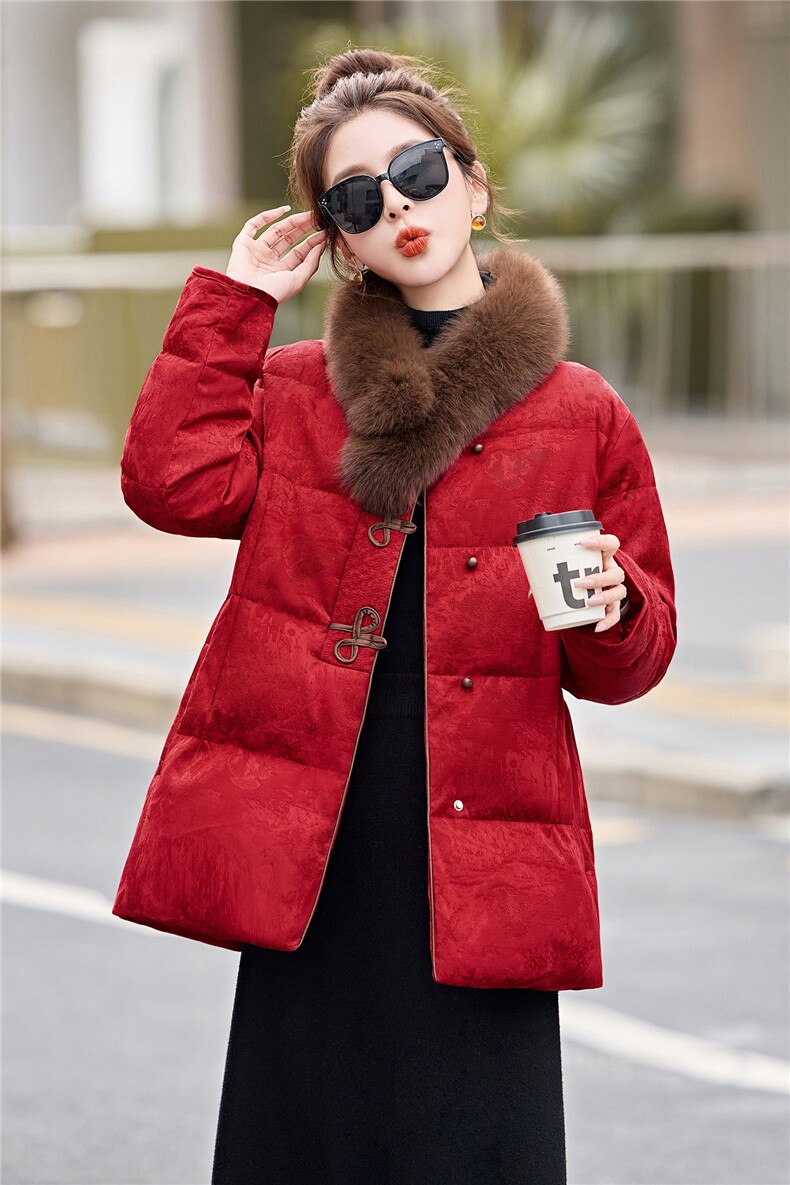 新中式时尚提花真狐狸毛羽绒服女2025年新款中长款外套90白鸭绒,女装羽绒服,润尚靓点