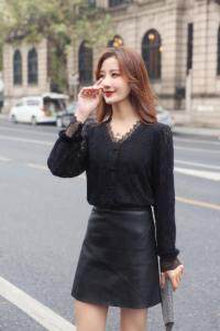 【现货】2021春款精致蕾丝V领袖口貂毛小衫,女装其它,伊洛姿