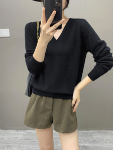 2025年秋季甜美长袖平面V领柔软休闲/淑女图片
