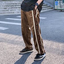 深棕色