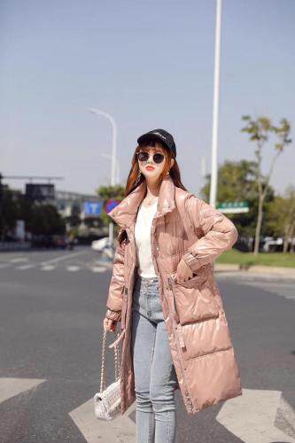 羽绒服白鸭绒黑色粉色卡色中长款，女装羽绒服，凯宝莉