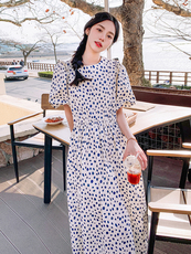 夏季新款小众设计高级感波点连衣裙韩版休闲宽松泡泡袖连衣裙，女装连衣裙，辉之琳