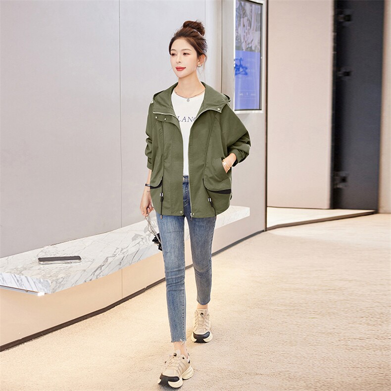 大牌断码正品撤柜女2024秋季宽松连帽插肩袖短款外套长袖减龄风衣,女装短外套,依万里