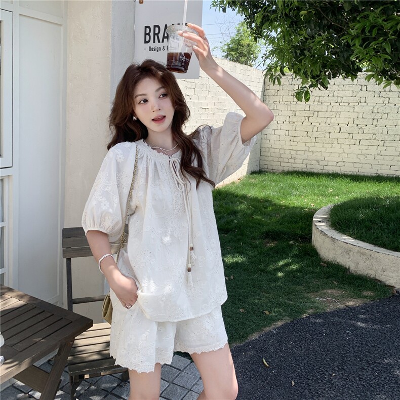 重工蕾丝刺绣套装女夏新款法式设计感显瘦休闲上衣阔腿短裤两件套,女装套装/套裙,2C203