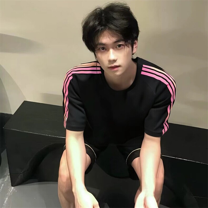 抖音得物品质二开240克宽松纯棉美式潮牌印花三条杠中性风短袖T恤,男装T恤,电商A486-1