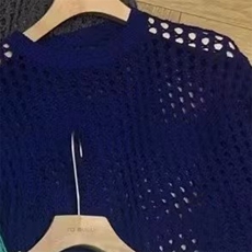 深蓝色